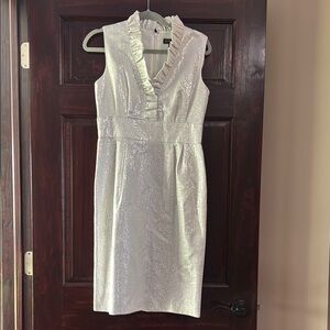 Jessica Howard Elegant Silver and White Sleeveless Dress